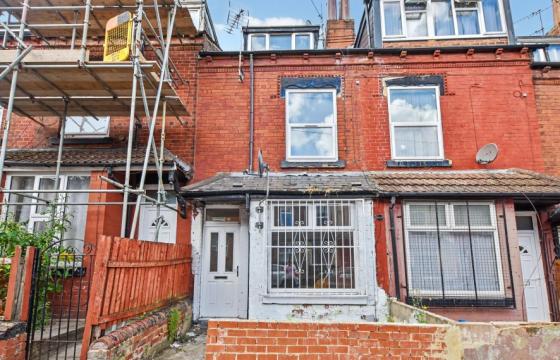 The property does require some renovation in Leeds photo