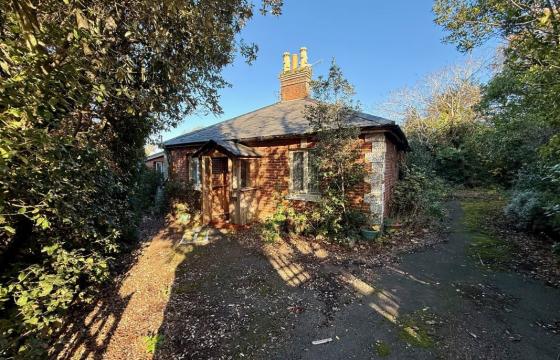 In need of renovation in Cowes photo