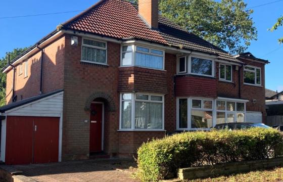 Semi-detached house requiring modernisation in Northfield photo