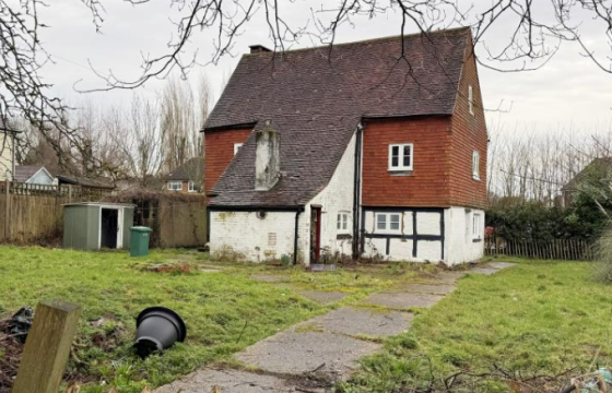 Period Detached Cottage In Need Of Updating in Horley photo