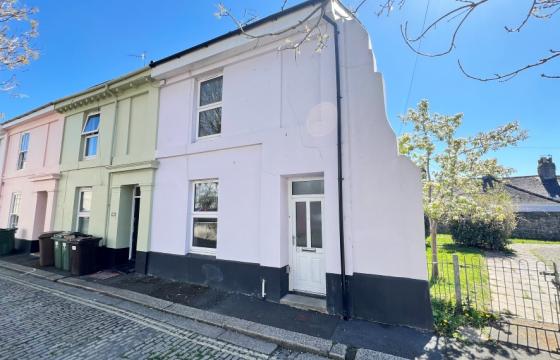End Terrace Property in Need of Renovation in Plymouth photo