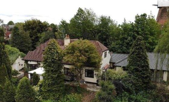 RESIDENTIAL/DEVELOPMENT OPPORTUNITY in Rayleigh photo