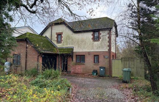 The property requires modernisation in Newton Abbot photo