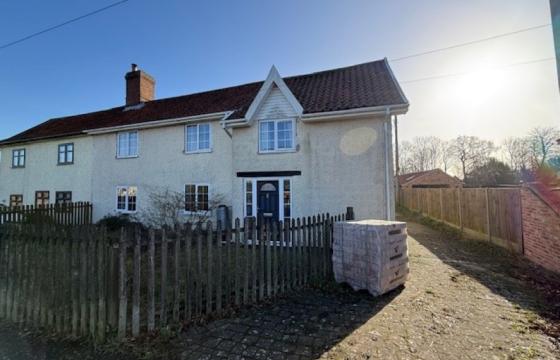 Cottage requiring modernisation in Norwich photo