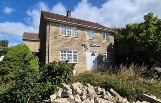 Detached House requires a program of refurbishment in Chippenham photo