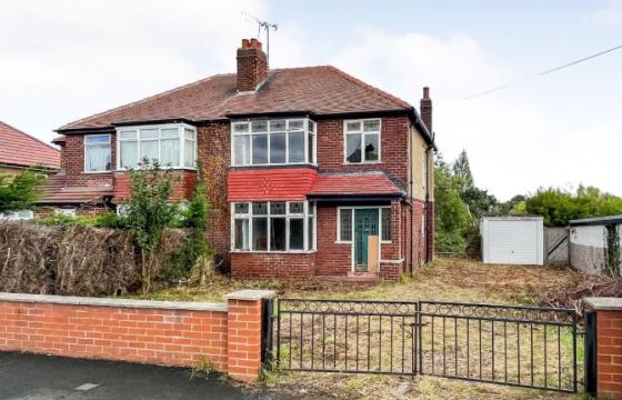 House requires a program of refurbishment in Leeds photo