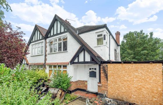 Renovation for sale in Wembley photo