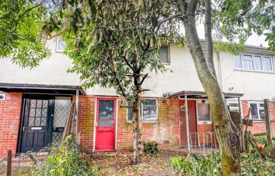 The property requires a program of refurbishment in Southampton photo