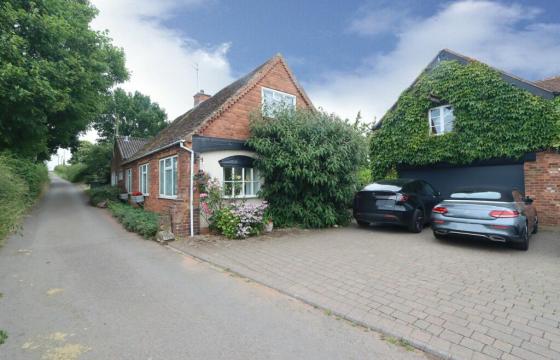 BUNGALOW in NEED OF MODERNISATION in Stourbridge photo