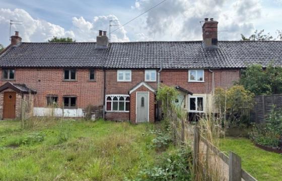 Cottage needing modernisation in Beccles photo