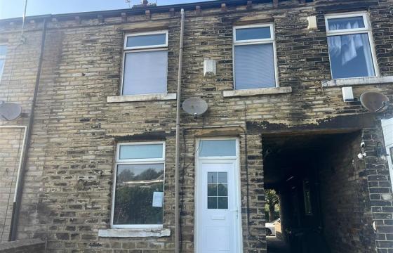 Terrace house for refurbishment in BRADFORD photo