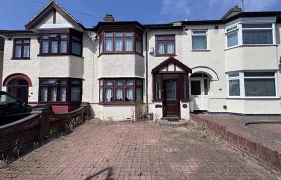 Mid terrace property in need of refurbishment in Hornchurch photo