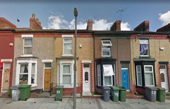 Property for updating in Birkenhead photo