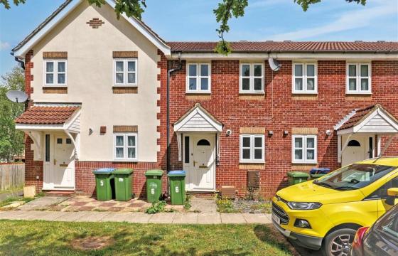 House requiring updating in SOUTHAMPTON photo