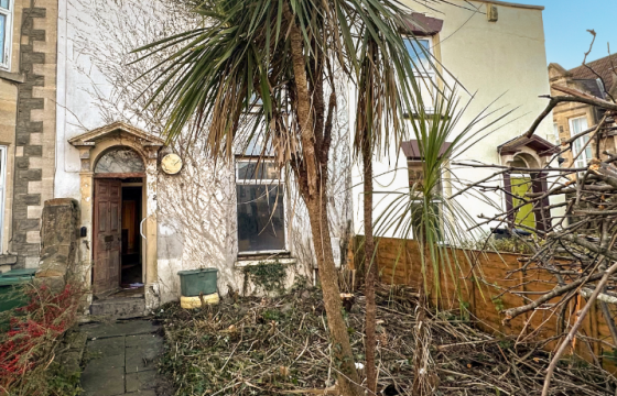 A Terrace House requiring modernisation in Kingswood photo