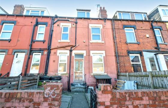 Terraced house for cosmetic upgrades in Leeds photo