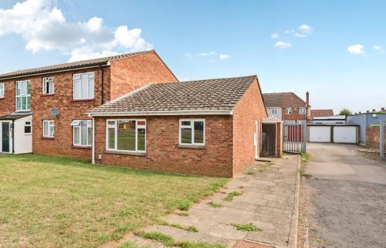 Bungalow in need of refurbishment in Bedford photo