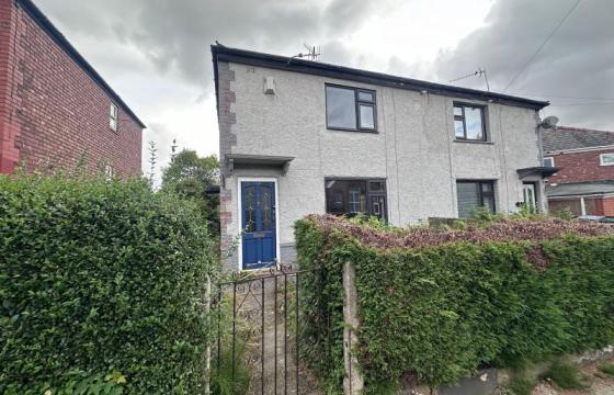 Semi-detached in need of renovation in Denton photo