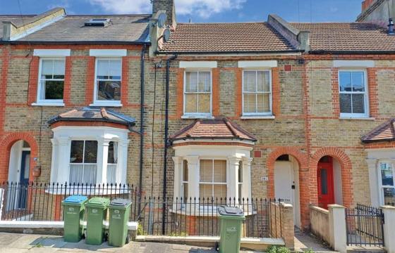 House requiring updating in London photo