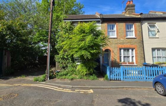 The property requires a program of refurbishment in Mitcham photo