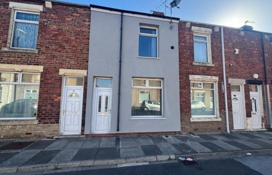 Terrace in need of modernising in Hartlepool photo