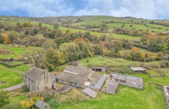 BARN WITH PLANNING in Cowling photo