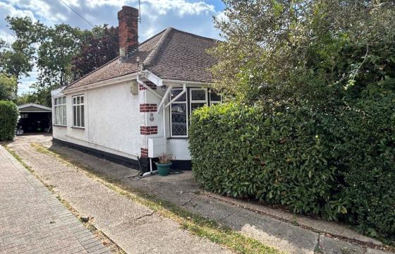 Bungalow requires refurbishment in Benfleet photo