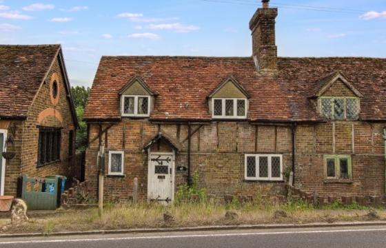 The property requires a program of refurbishment in Hemel Hempstead photo