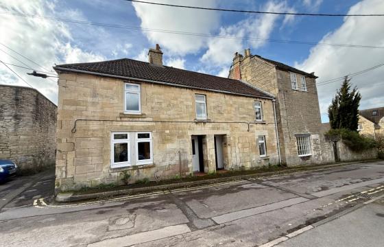 Pair of terraced houses for modernisation in Bradford-on-Avon photo