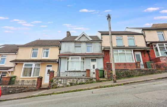 Mid terrace requires improvement in Hengoed photo