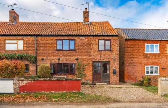 Cottage for updating in North Walsham photo
