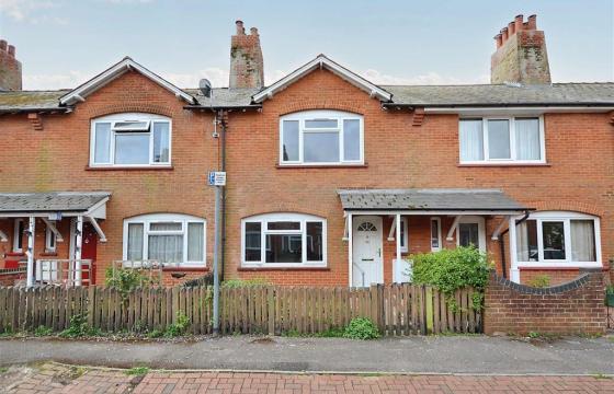 House requiring updating/refurbishment in EASTLEIGH photo