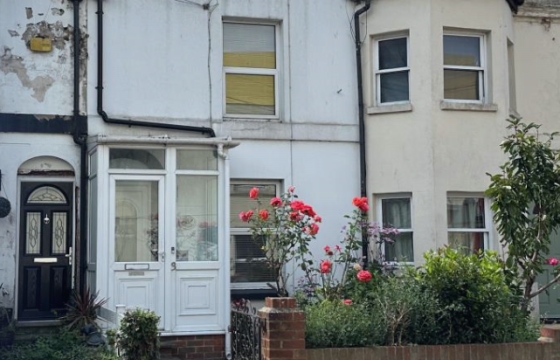 Two-Bedroom Terraced House For Refurbishment in Hastings photo