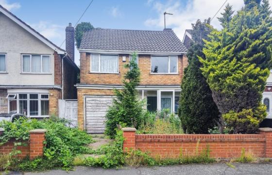A Vacant Three Bedroom Detached House in Bilston photo