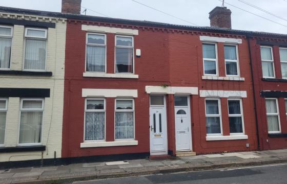 Mid-terrace house requiring modernisation in Liverpool photo