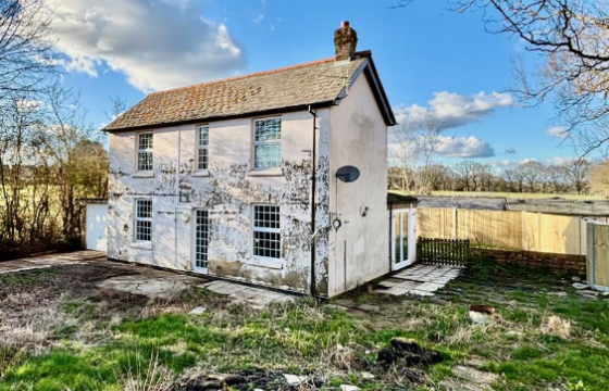 Cottage in need of modernisation in fair oak photo