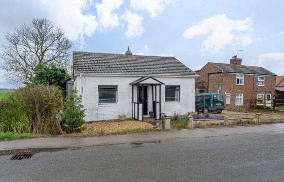 Property for modernisation in Gipsey Bridge photo