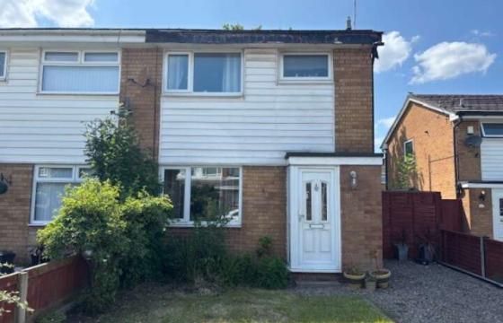 Property is in need of refurbishment in Moreton photo