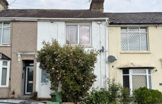 Mid-Terrace House For Refurbishment in Maidstone photo