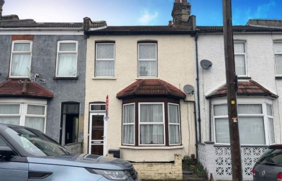 The property requires a program of refurbishment in Ilford photo