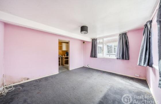 Bungalow requiring refurbishment in Swindon photo
