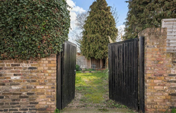 Plot with PP for sale in Kingston upon Thames photo