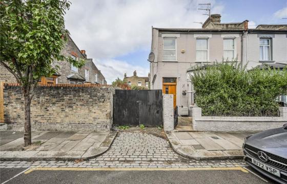 Land for sale in London photo