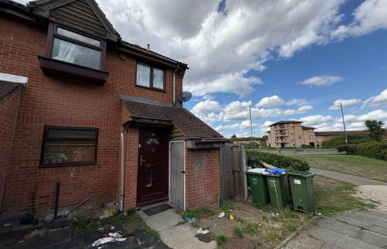 House in need of some improvement in London photo