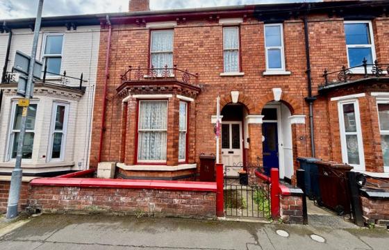 Terrace house for improvement in Lincoln photo