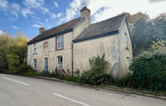 Cottage For Improvement in Crewkerne photo