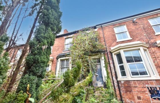 Terrace now in need of complete refurbishment in Leeds photo