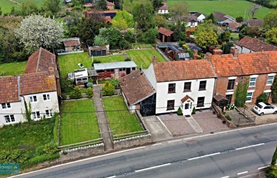 House requiring modernisation in Taunton photo