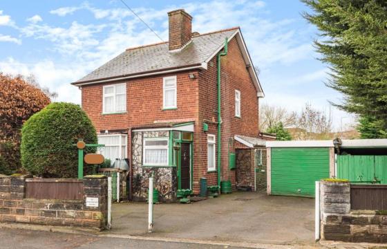 Property for modernisation in Bromsgrove photo