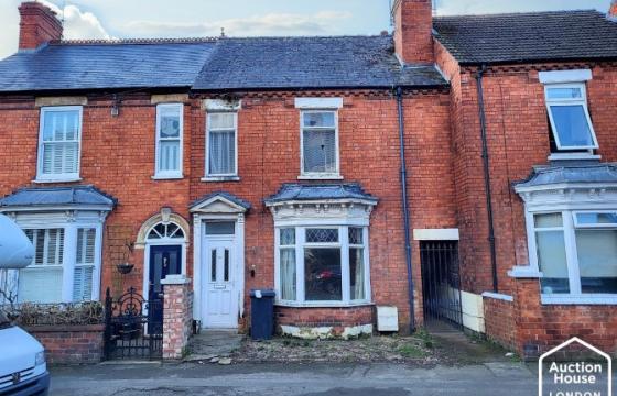 The property requires a program of refurbishment in Lincoln photo